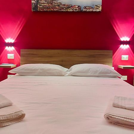 Domus Pisanelli Hotel Naples Luaran gambar