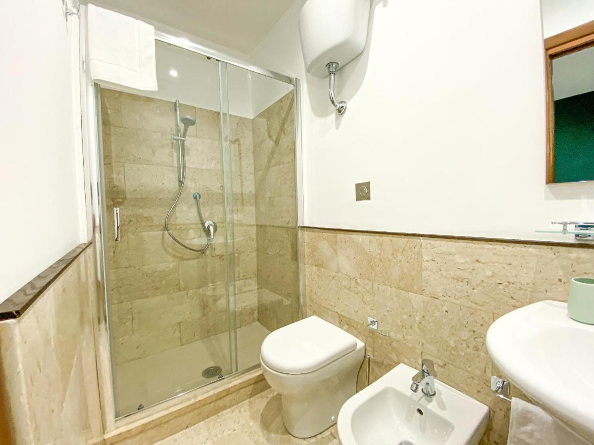 Domus Pisanelli Hotel Naples Luaran gambar
