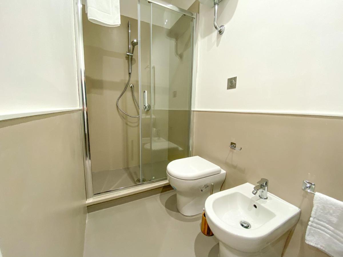 Domus Pisanelli Hotel Naples Luaran gambar