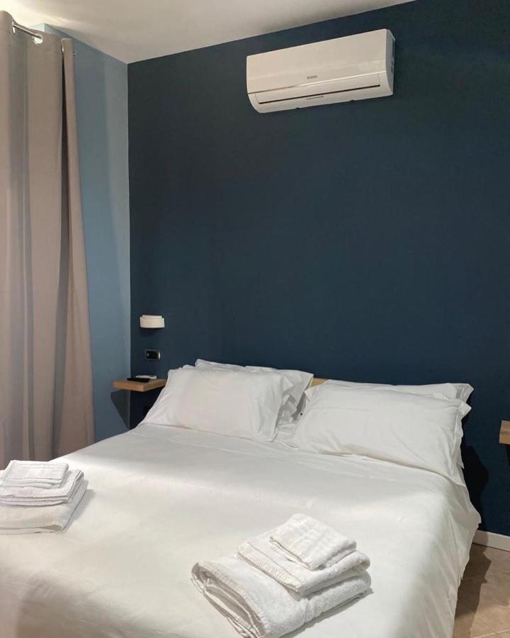 Domus Pisanelli Hotel Naples Luaran gambar