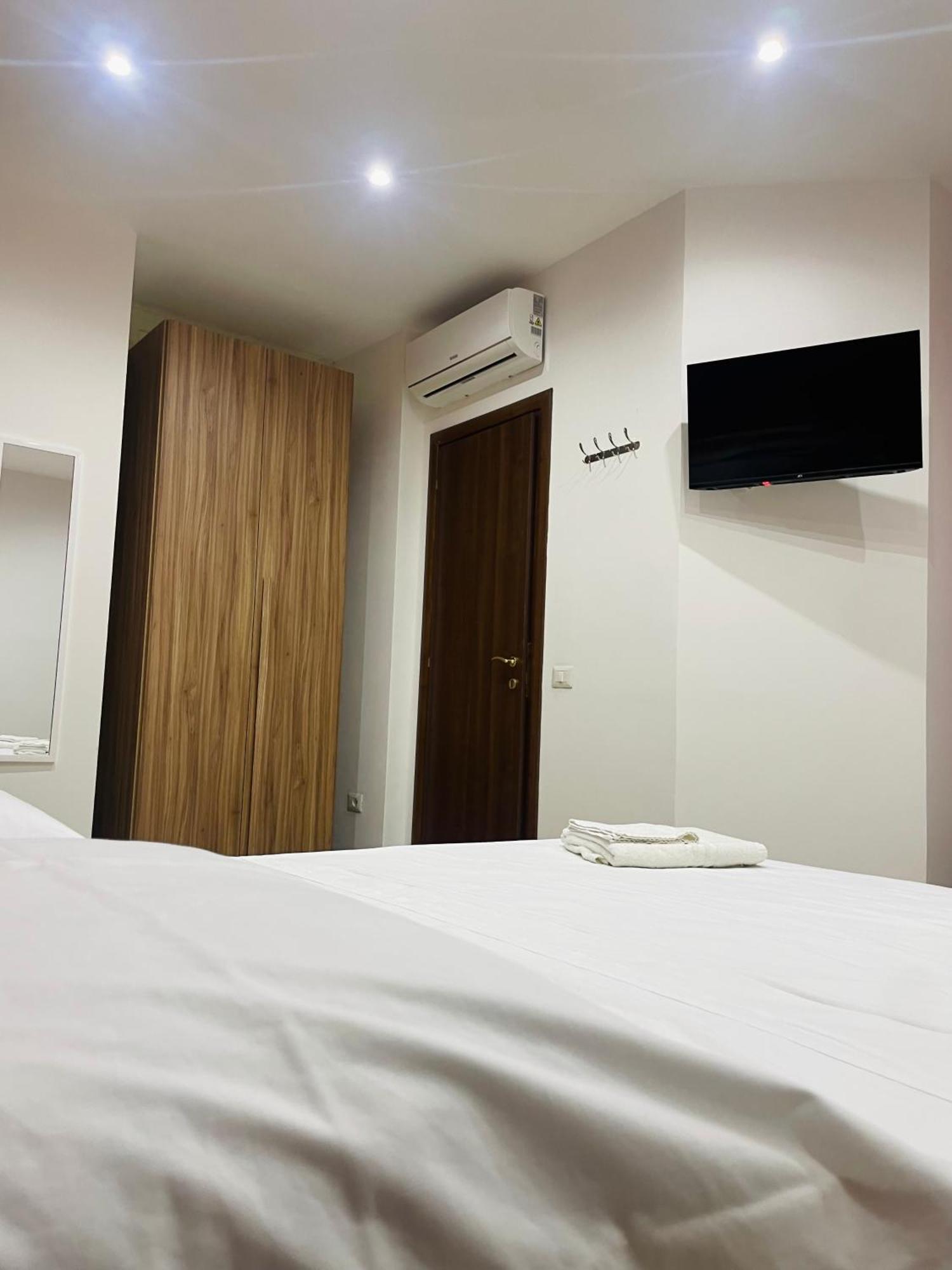 Domus Pisanelli Hotel Naples Luaran gambar