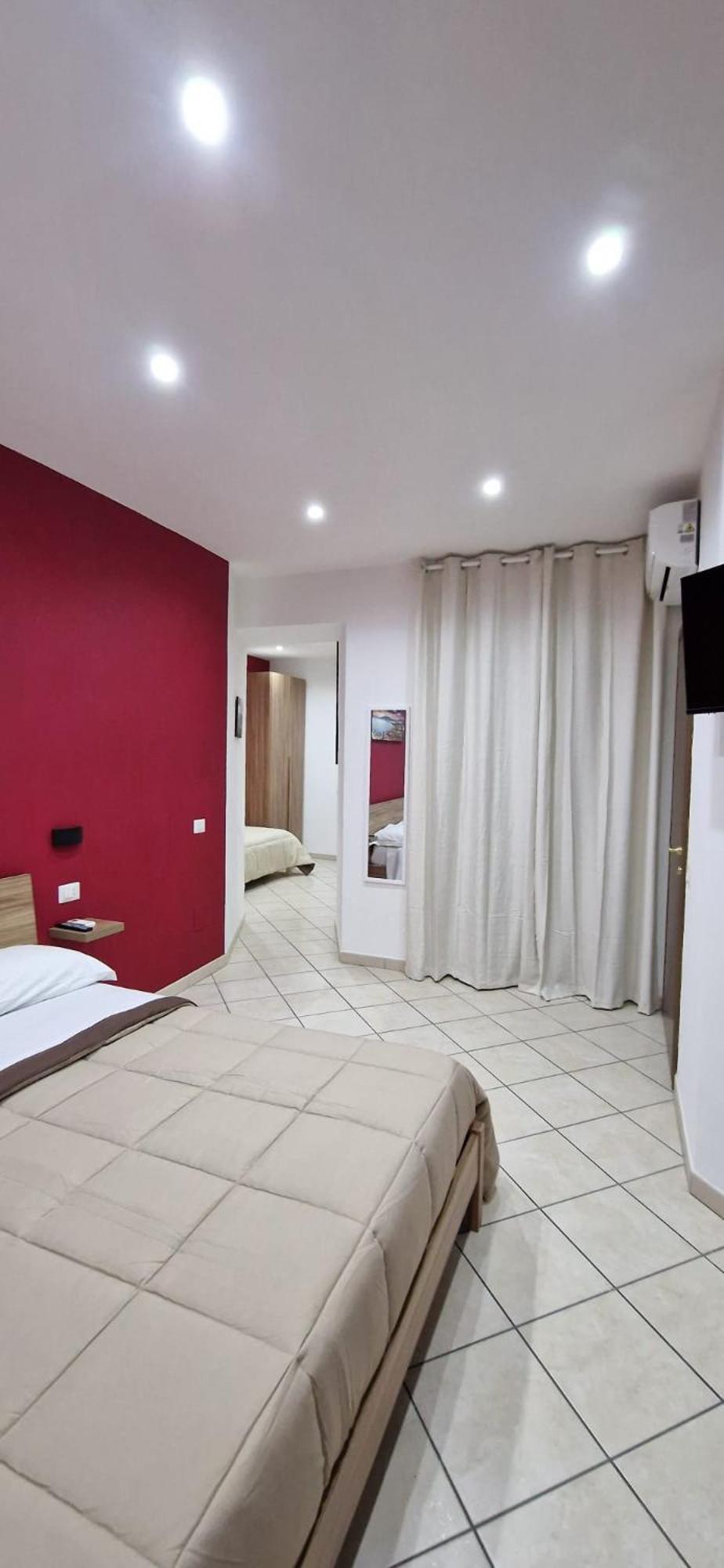 Domus Pisanelli Hotel Naples Luaran gambar